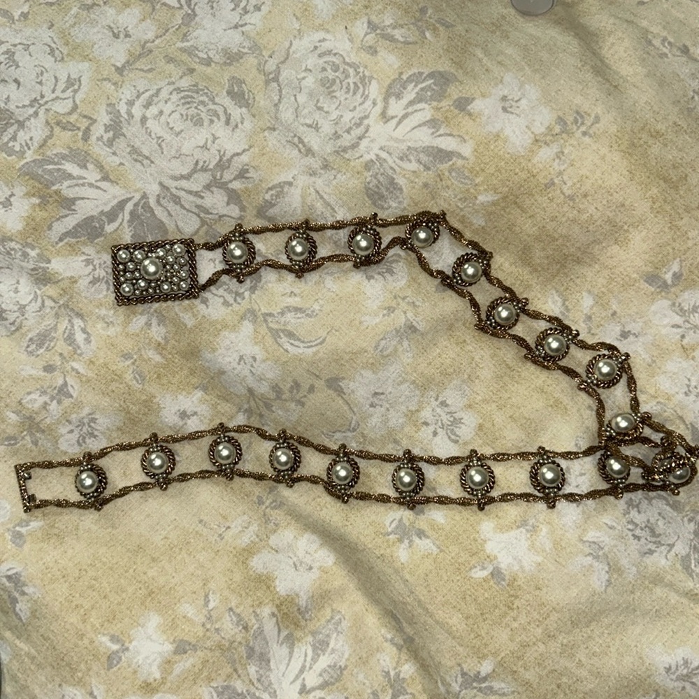 Pearl gold belt